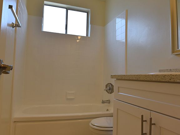 5th image of 10815 Camarillo St APT 6