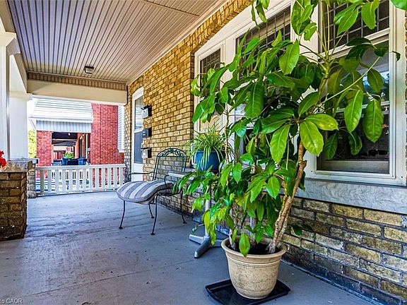 4th image of 121 Eastbourne Ave