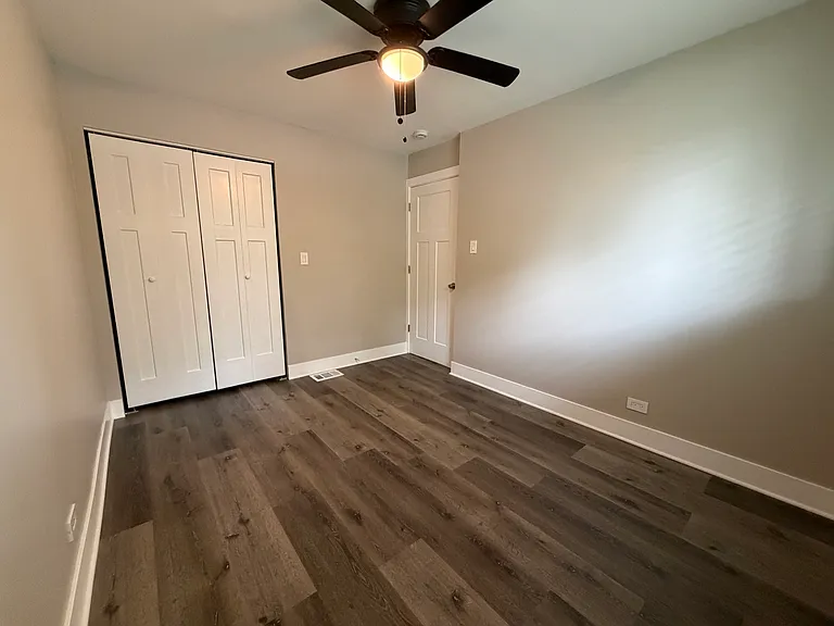 527 W 16th Pl — Photo 11