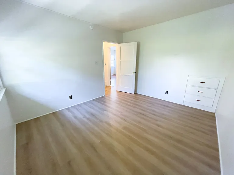 4735 Beverly Blvd — Photo 9
