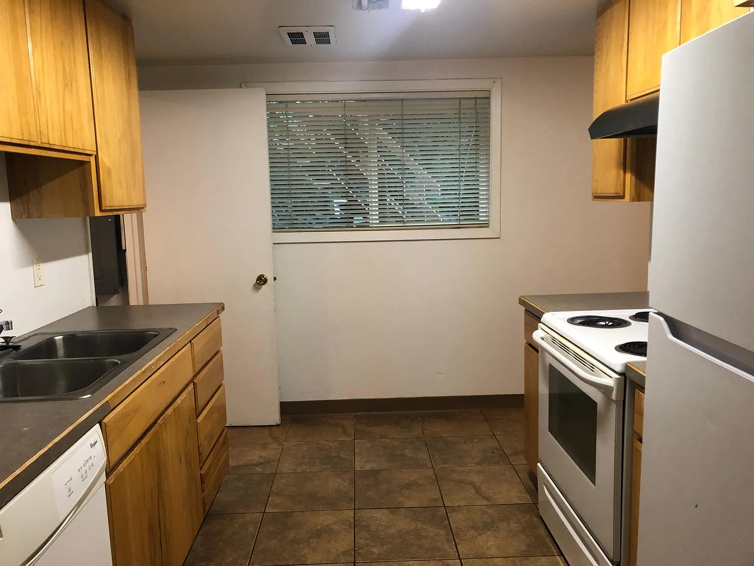 3 bed, 1.5 bath, 1344 sqft, $1,500 — Photo 4