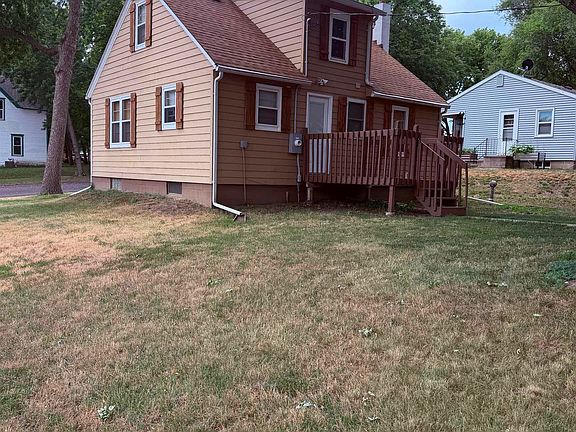 5th image of 212 E 8th St