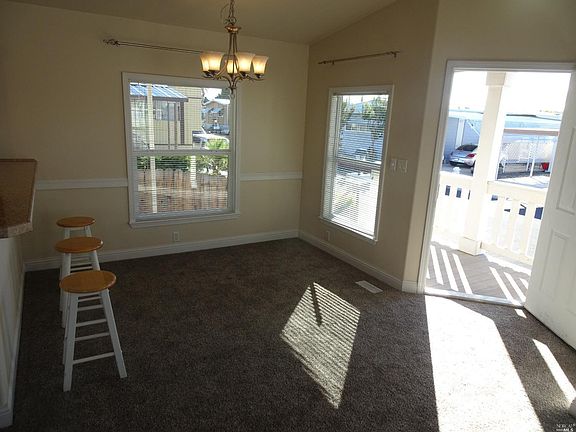4th image of 94 Royal Oak Ct