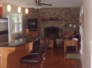 16 Berta Ln, Avon, CT 06001