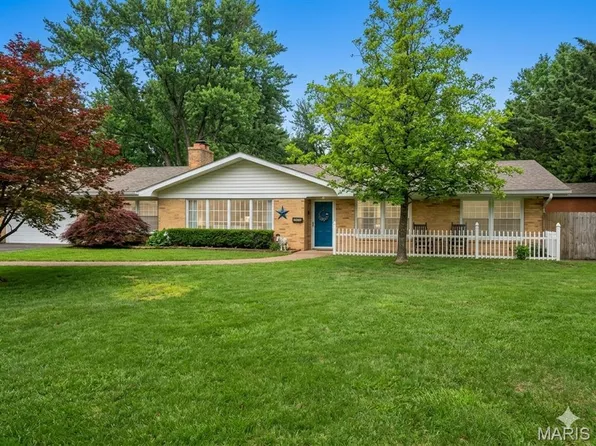 4205 S Park Dr, Belleville, IL 62226
