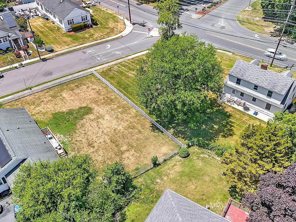 1st image of 206 Browning Ave