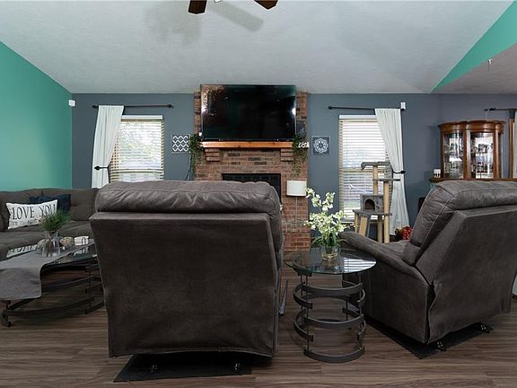 5th image of 12141 Pebblebrooke Ct