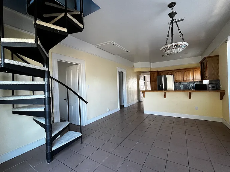 1440 Bay St — Photo 19