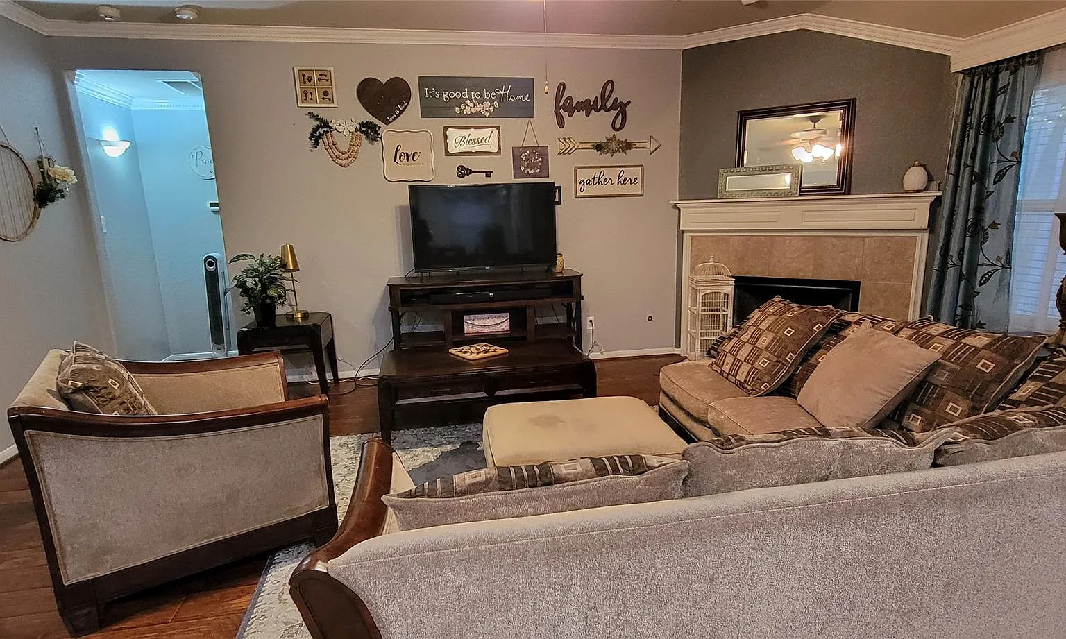 4 bed, 2.5 bath, 2880 sqft, $2,500 — Photo 4