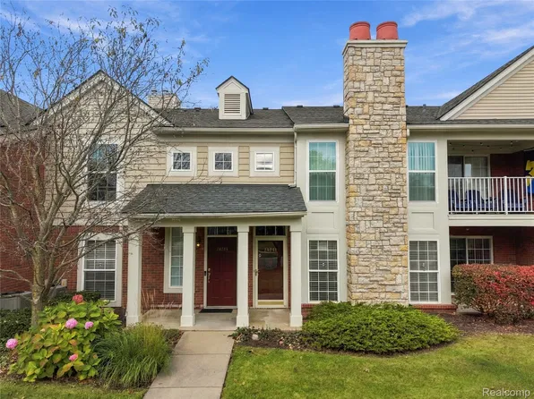 28251 Oakmonte Cir E, New Hudson, MI 48165