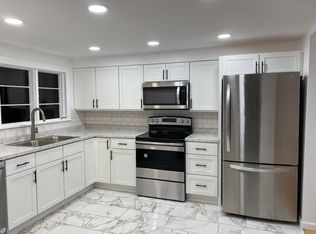 23 Parkway Dr, Whitesboro, NY 13492