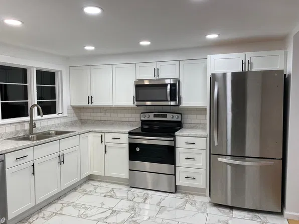 23 Parkway Dr, Whitesboro, NY 13492