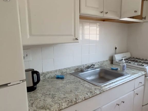 5th image of 25 Navarre Ave APT 4