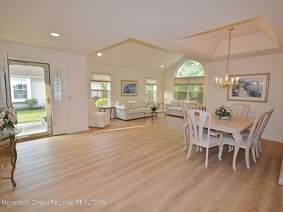 4th image of 3425 Vicari Avenue