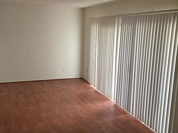 3rd image of 18444 Collins St APT 2