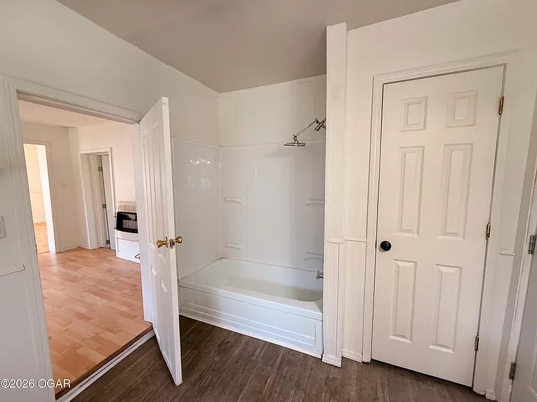 1013 E Broadway St — Photo 7