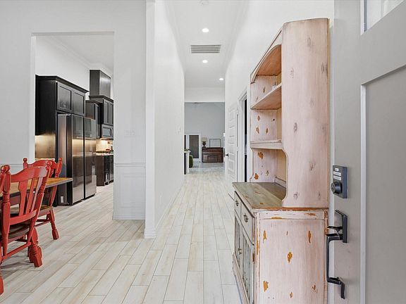 5th image of 409 Little Spring Ct
