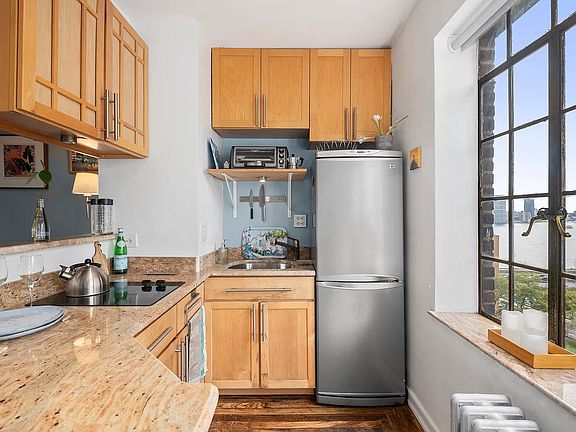 3rd image of 45 Tudor City Pl APT 1020