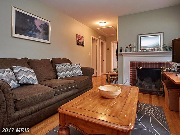 3rd image of 307 Rollins St