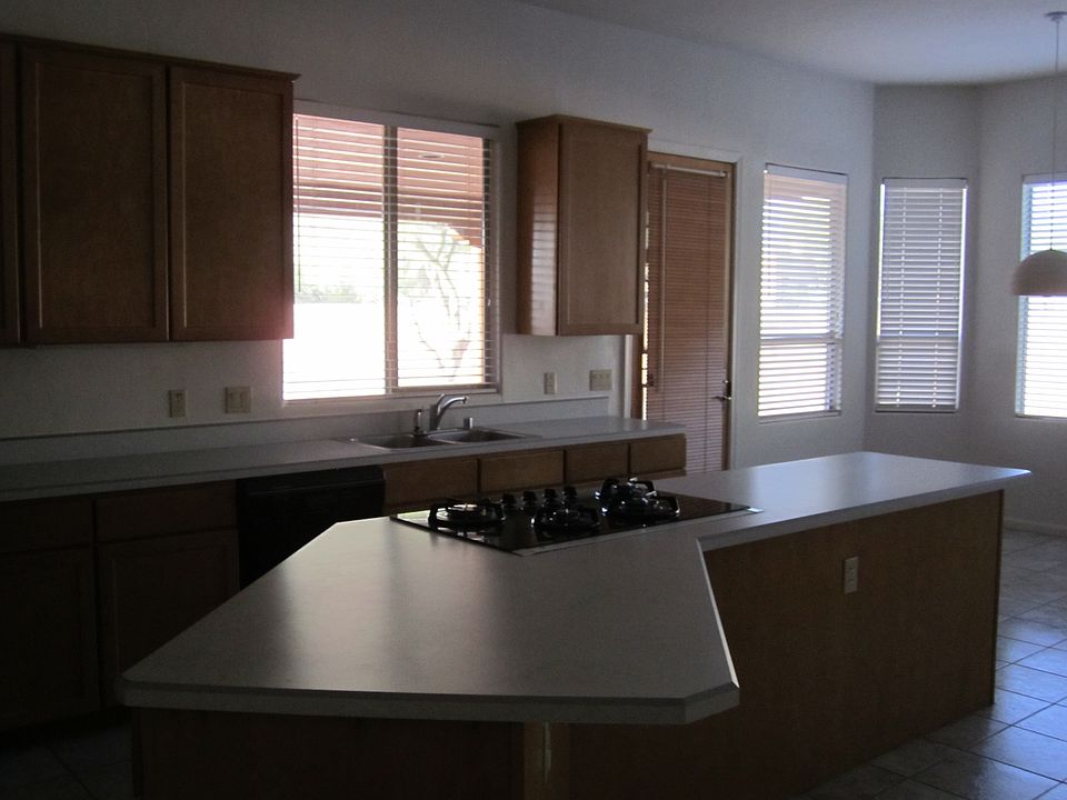 1st image of 1170 W Saddlehorn Dr