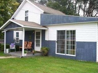 84691 County Road 687, Hartford, MI 49057