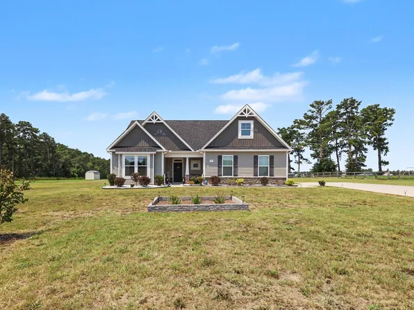 157 Sweet Grass Ln, Raeford, NC 28376