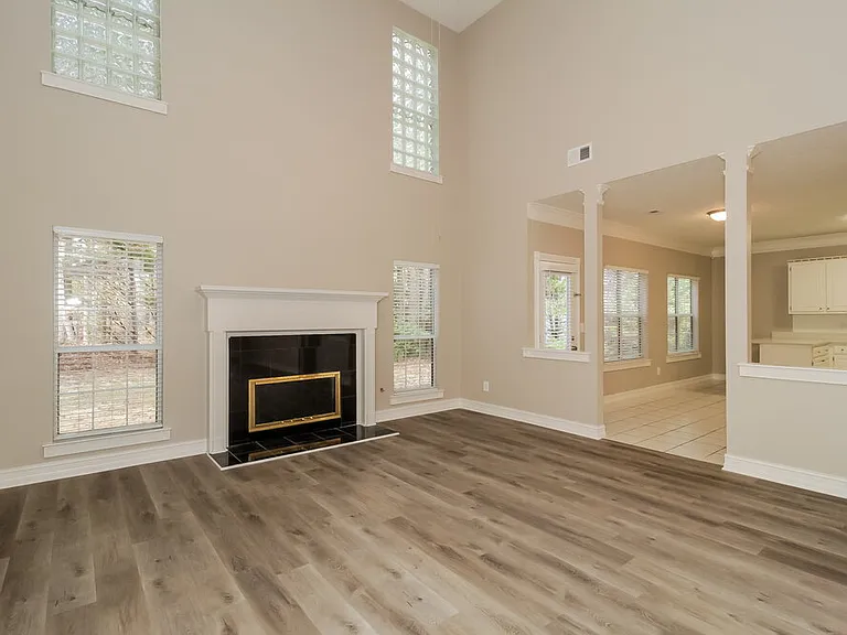 355 Woodstream Dr — Photo 6