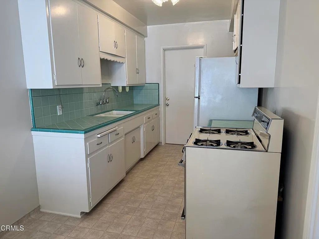 1 bed, 1.0 bath, 900 sqft, $2,300 — Photo 4