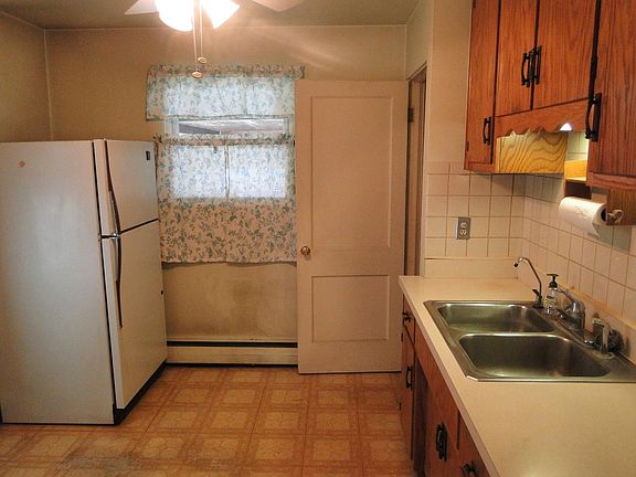 4th image of 321 Park Dr