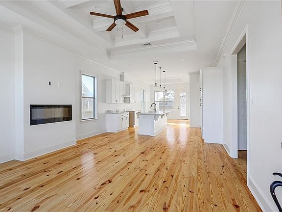 2nd image of 8332 Sabre Dr