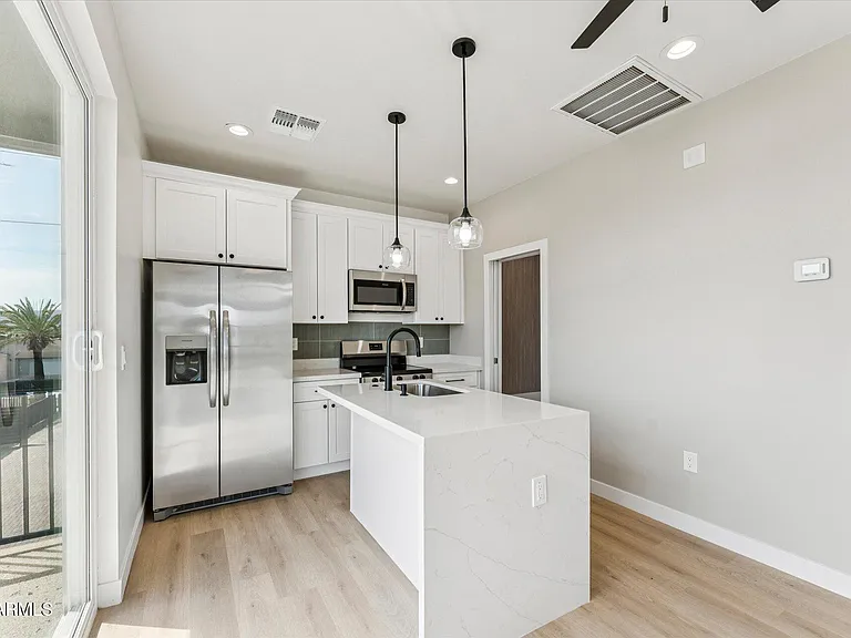 1725 W Sherman St #C — Photo 12
