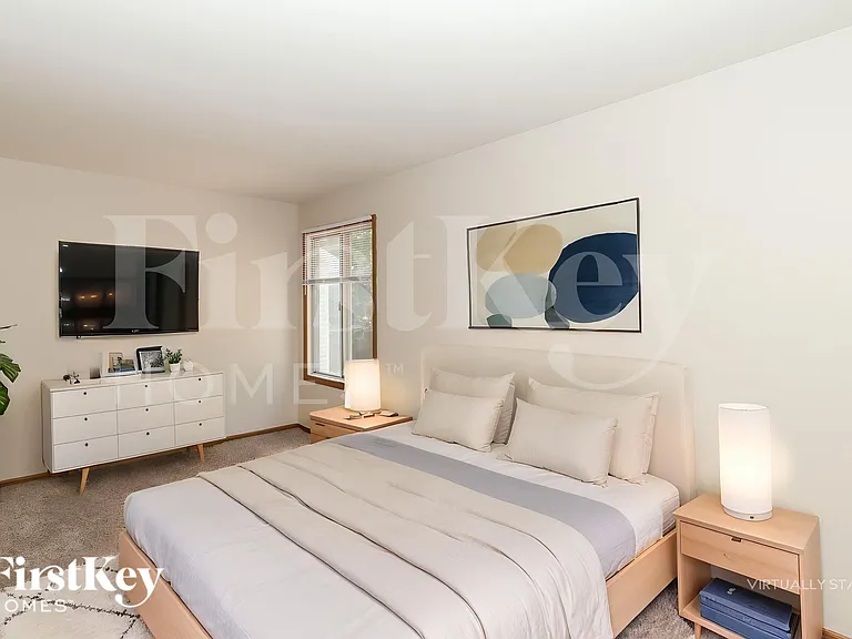 1045 Camden Ln — Photo 12