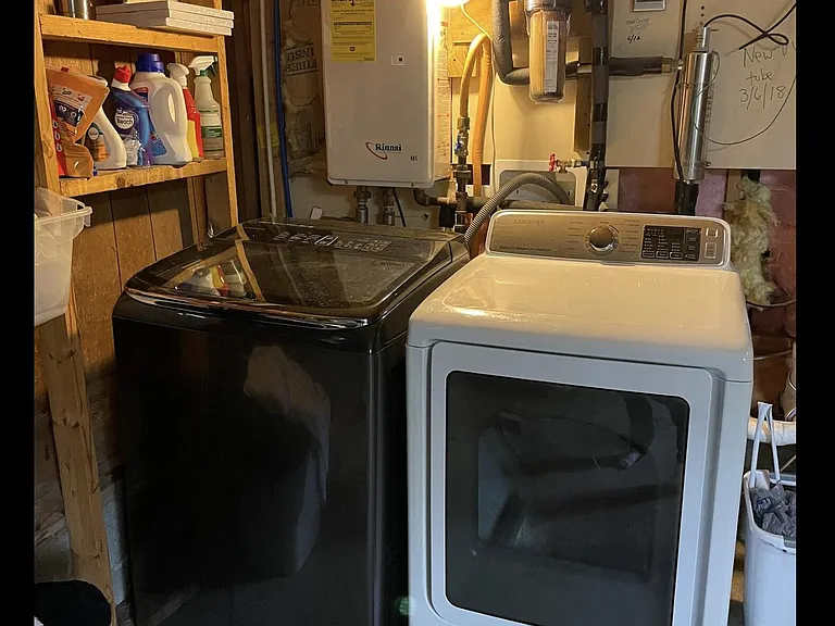 Washer Dryer included