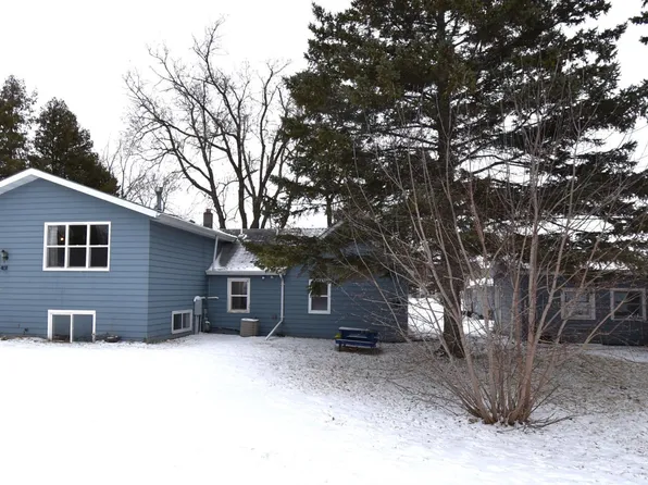401 Moody Ave NE, Warroad, MN 56763