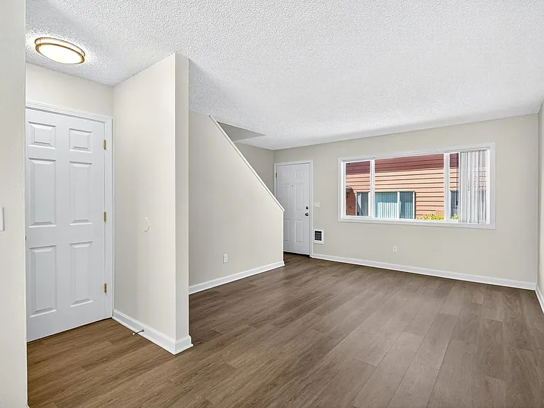 230 Lincoln St — Photo 14