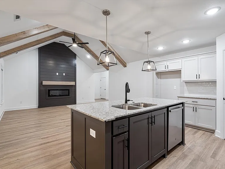 1040 Monarch Rd — Photo 18