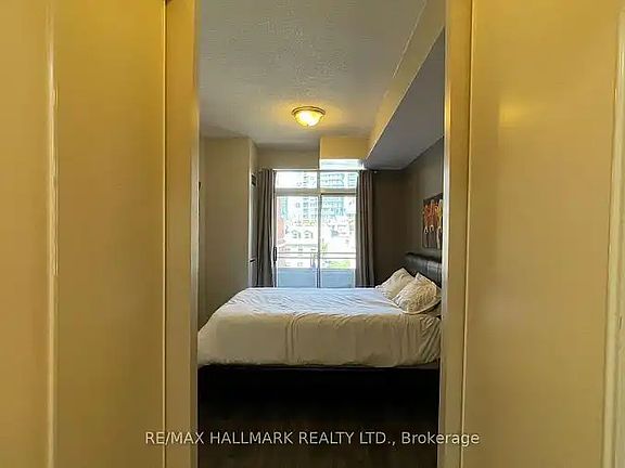 4th image of 39 Jarvis St #601