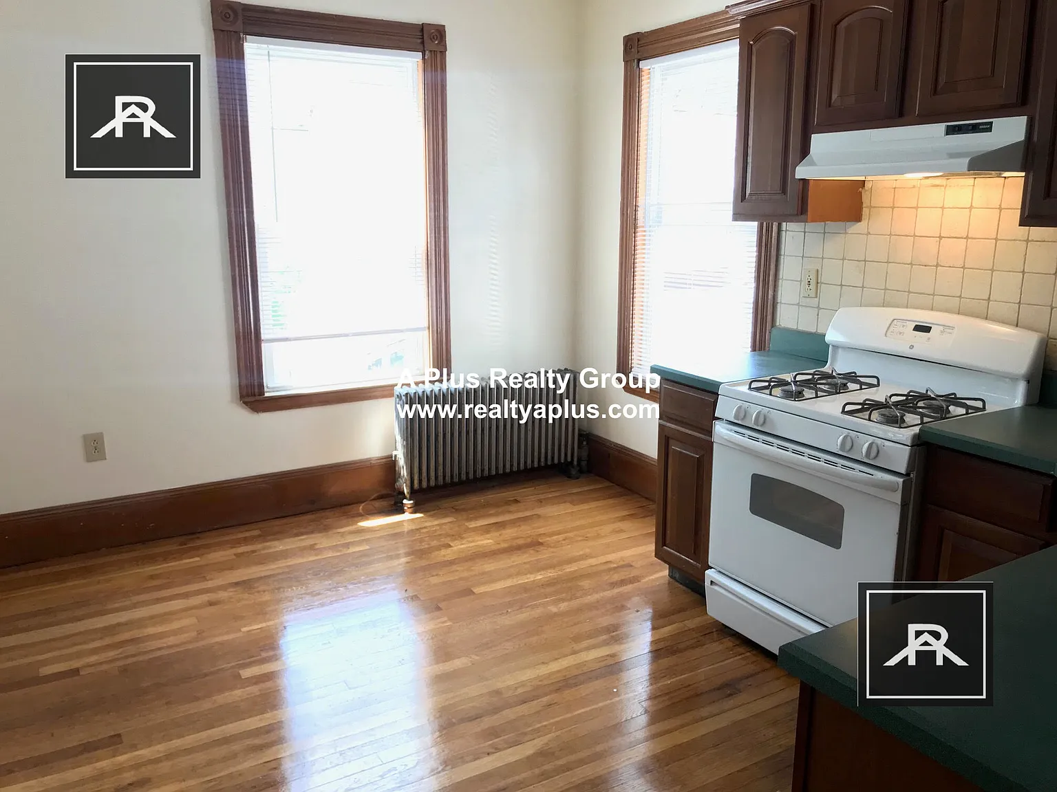 4 bed, 1.0 bath, 1600 sqft, $3,950 — Photo 2