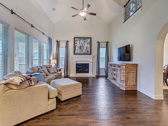 5th image of 1017 Broadmoor Way