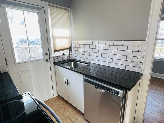 5th image of 1295 Thornwood Pl