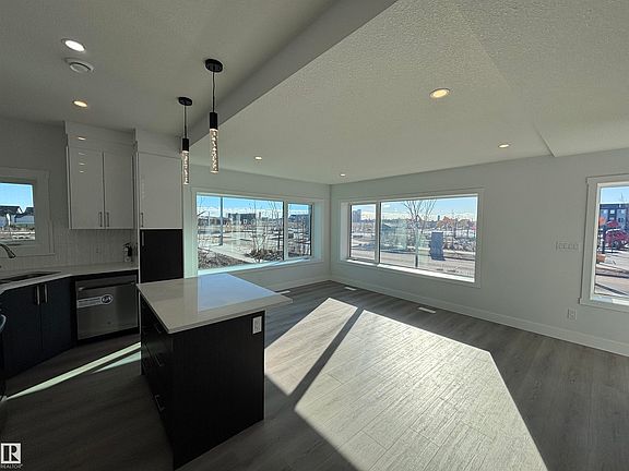 5th image of 2740 Blatchford Rd NW