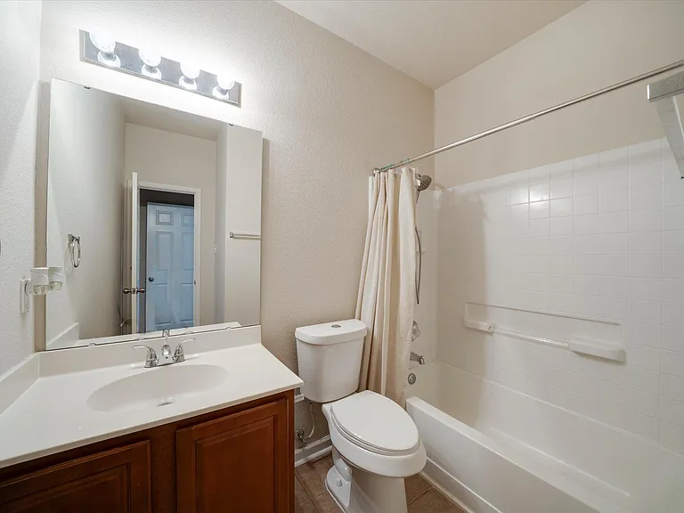 185 Hometown Pkwy — Photo 17