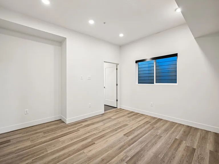 Block 8 — Photo 12