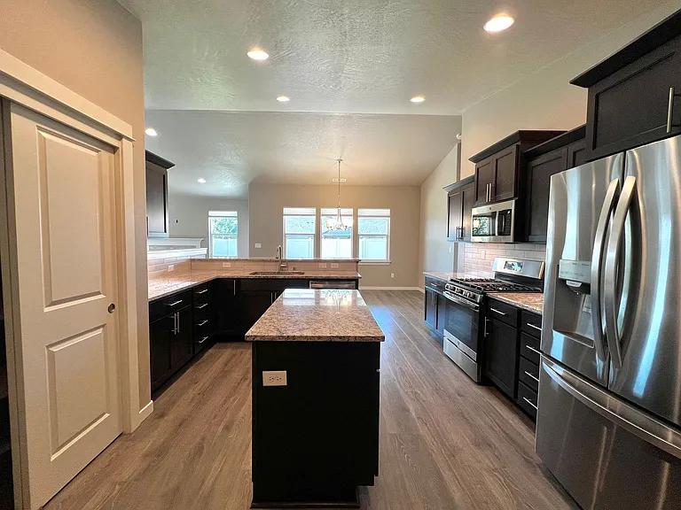 6112 Cottonwood Loop — Photo 16