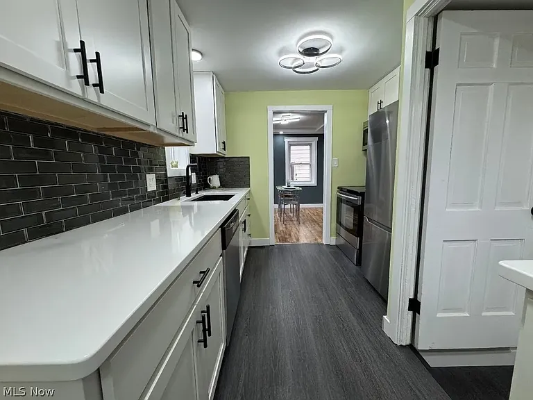 22000 Kenison Ave — Photo 12