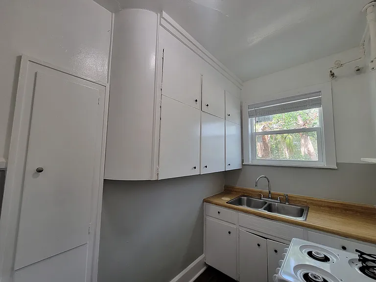 205 16th Ave NE #11 — Photo 6