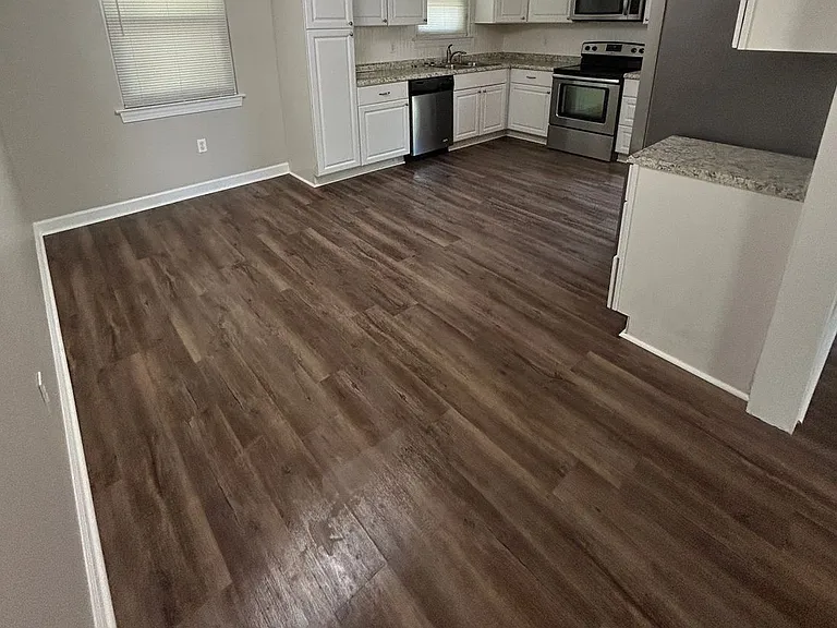 1747 Kings Way — Photo 3