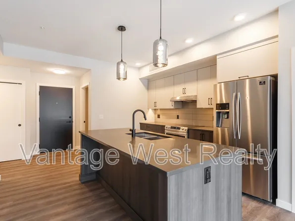 1215 Saint Paul St #205, Kelowna, BC V1Y 2C7