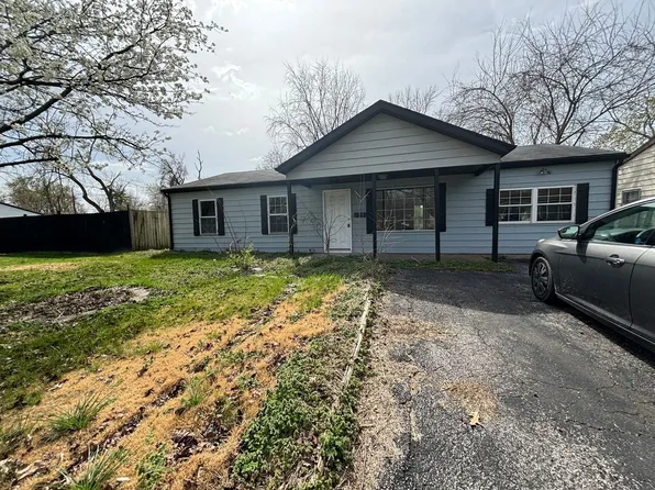 29 Westwood Dr, Cahokia, IL 62206