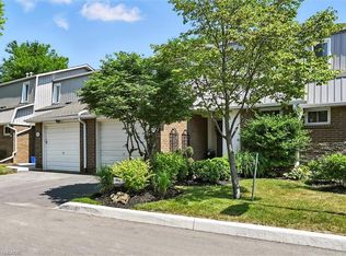 445 Woodview Rd #3, Burlington, ON L7N 2Z9
